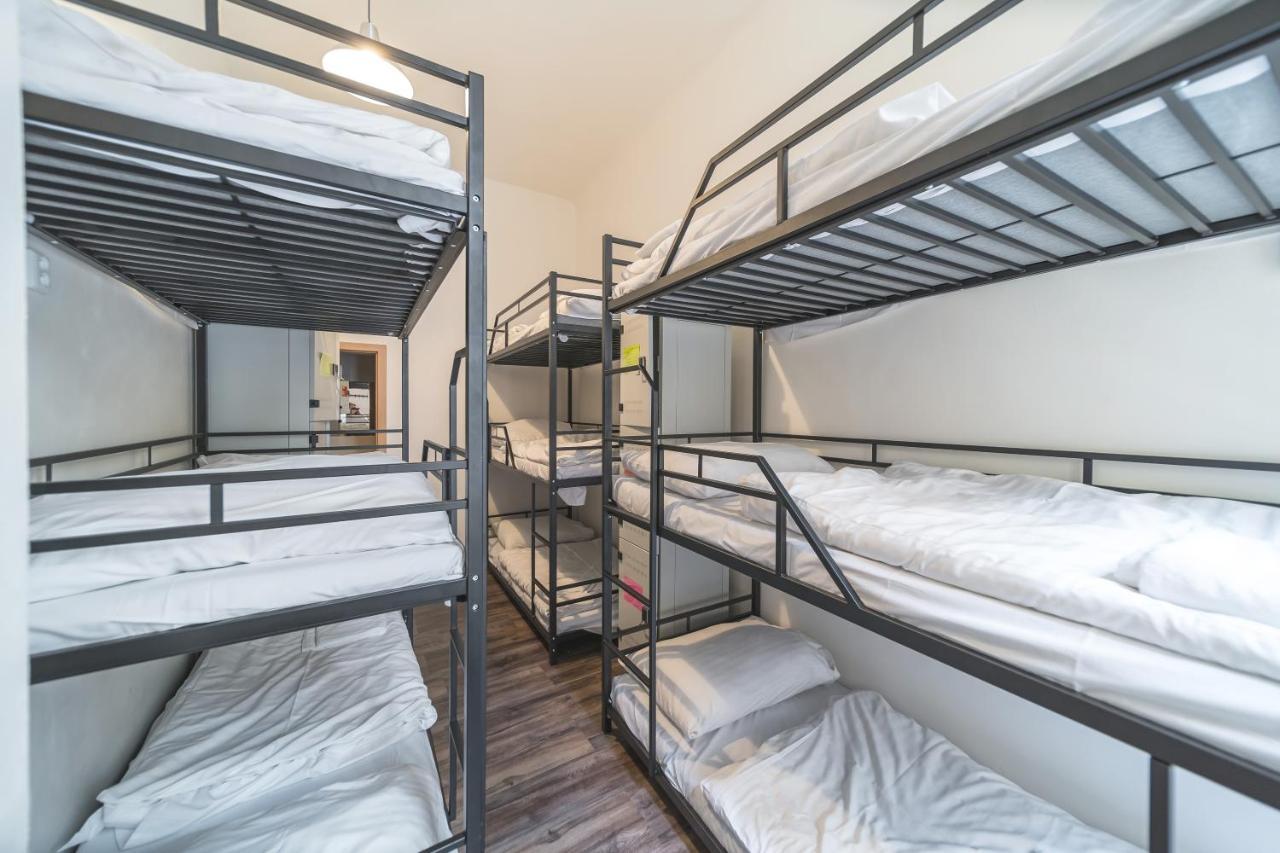 Hostel Orange Prag Exteriör bild
