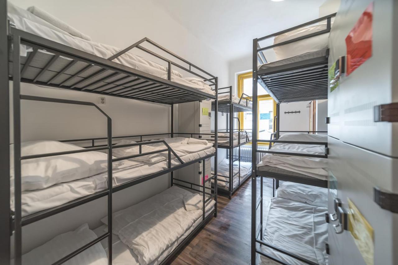 Hostel Orange Prag Exteriör bild