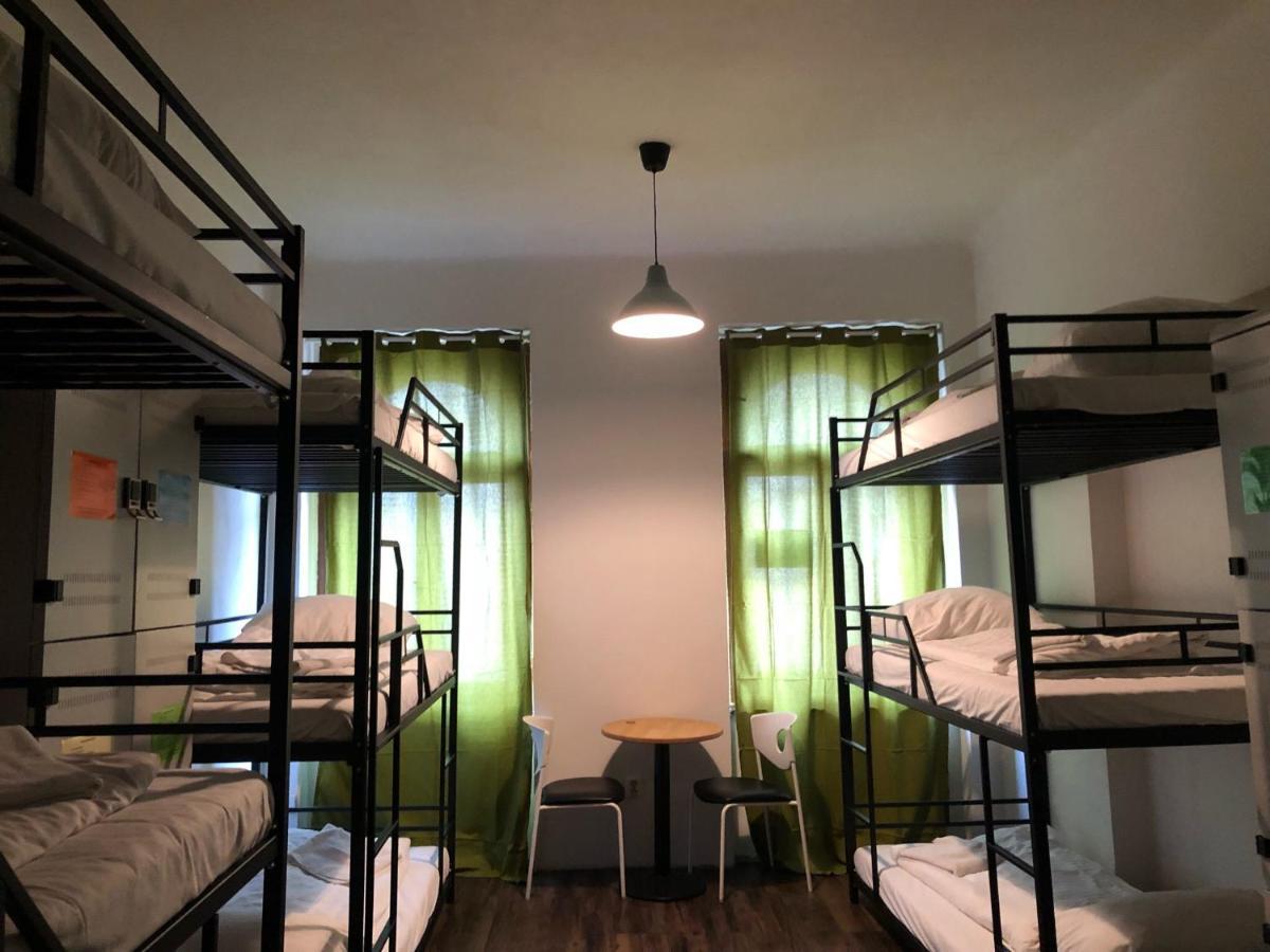 Hostel Orange Prag Exteriör bild
