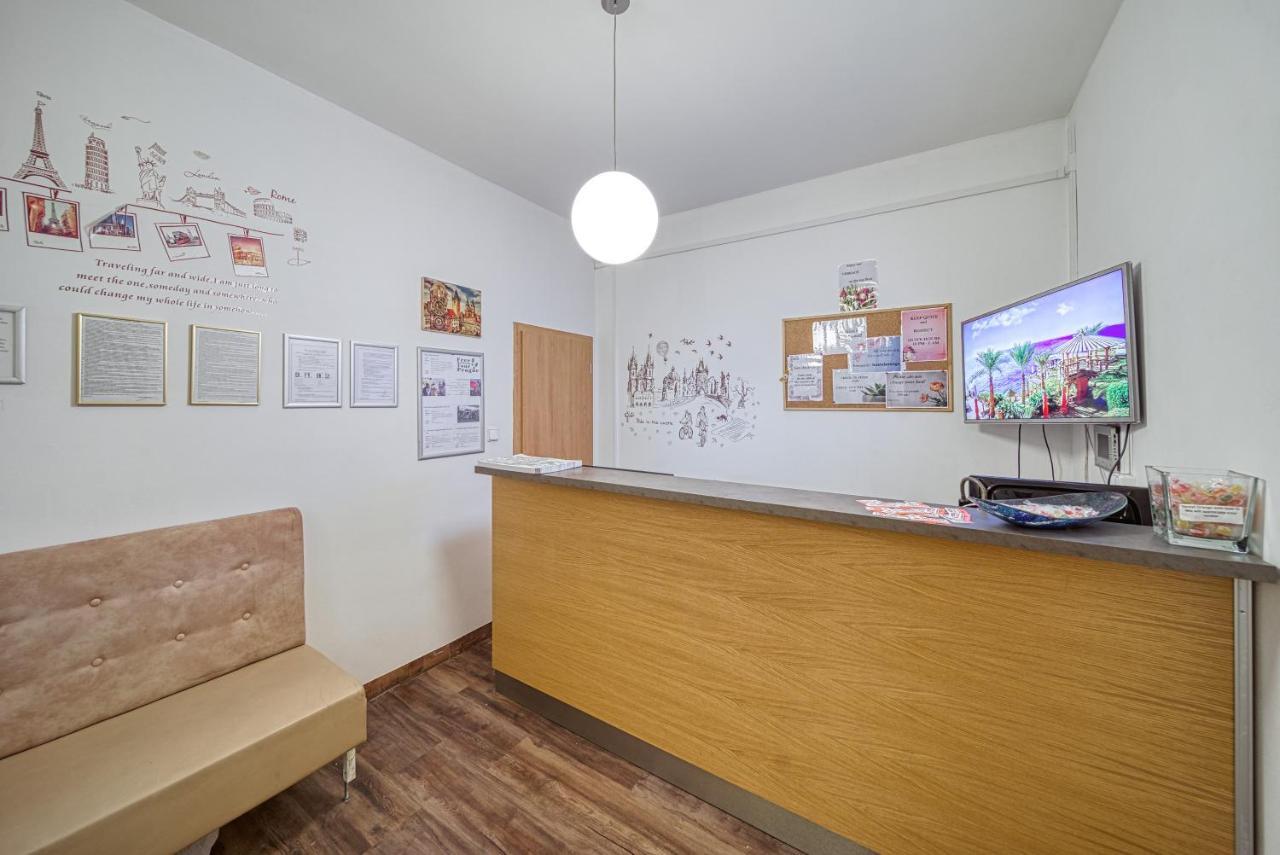 Hostel Orange Prag Exteriör bild