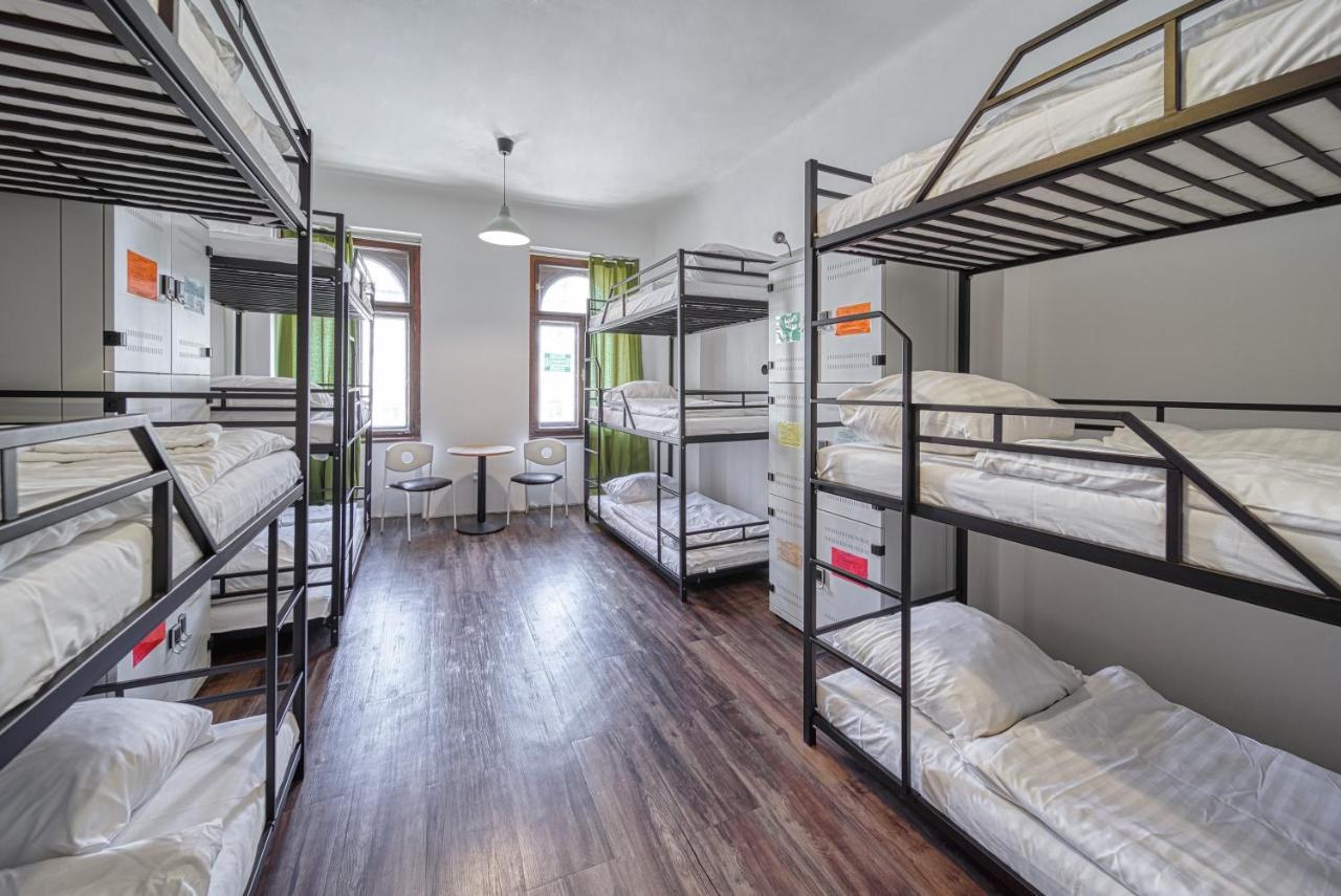 Hostel Orange Prag Exteriör bild