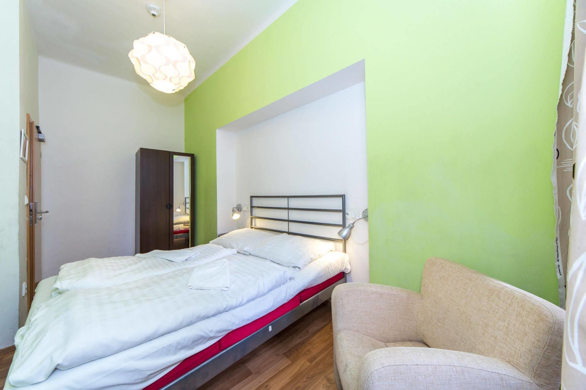 Hostel Orange Prag Exteriör bild