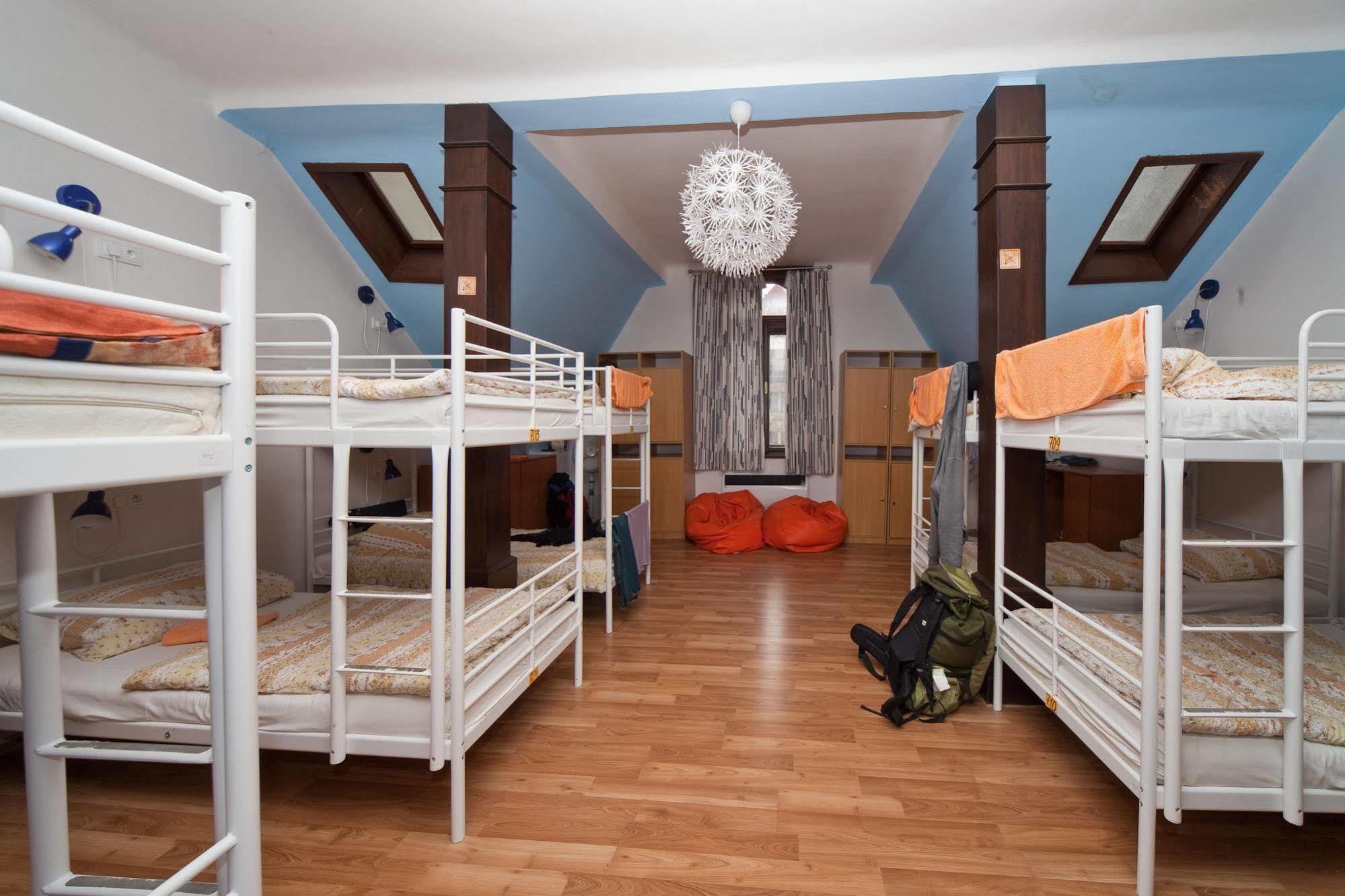 Hostel Orange Prag Exteriör bild