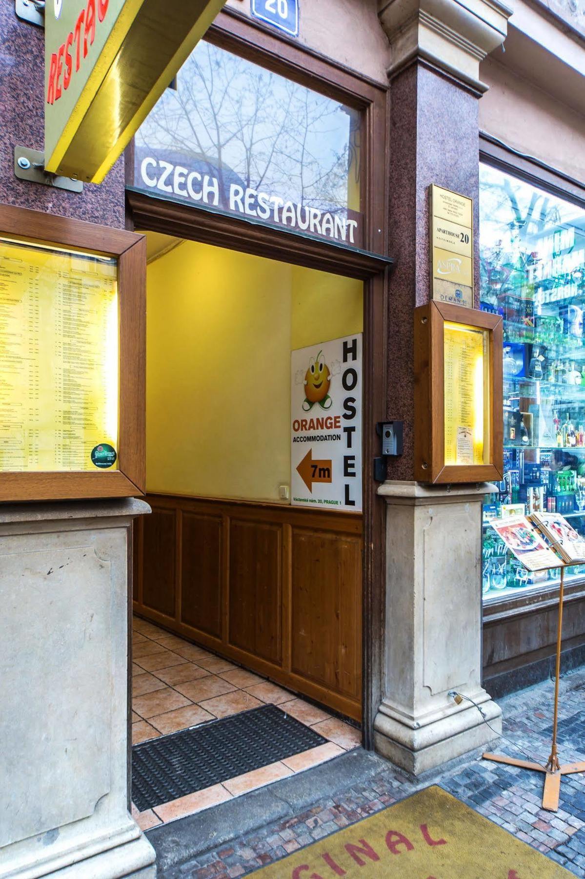 Hostel Orange Prag Exteriör bild