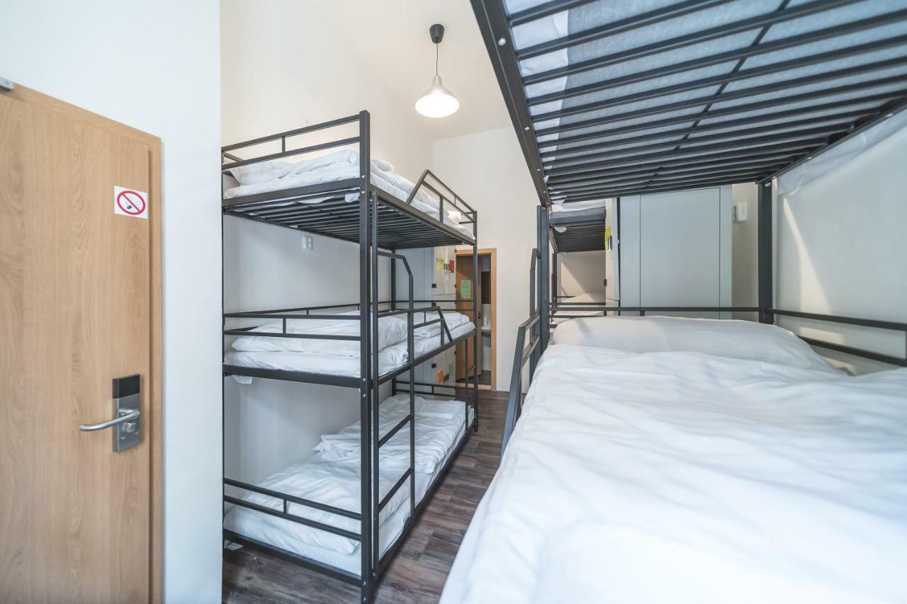 Hostel Orange Prag Exteriör bild