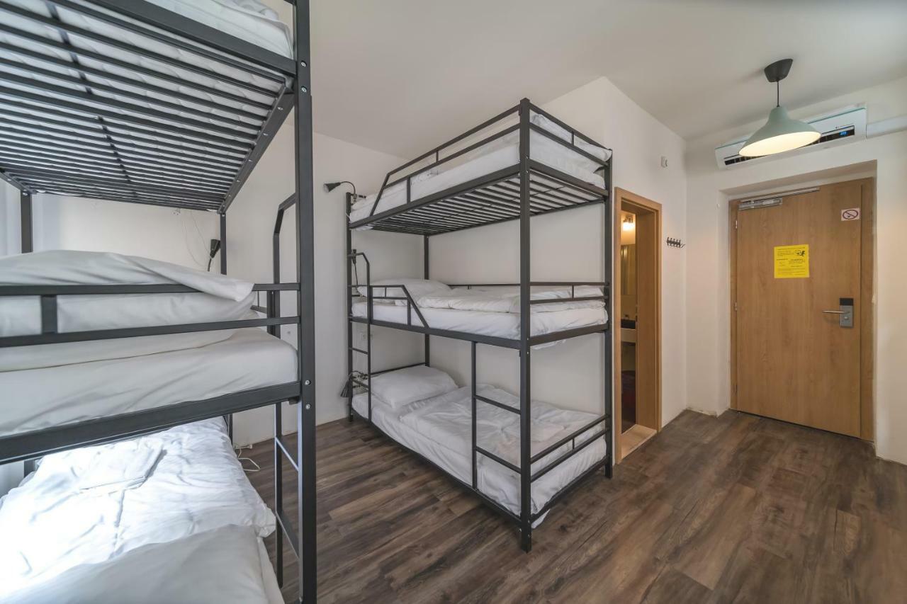 Hostel Orange Prag Exteriör bild