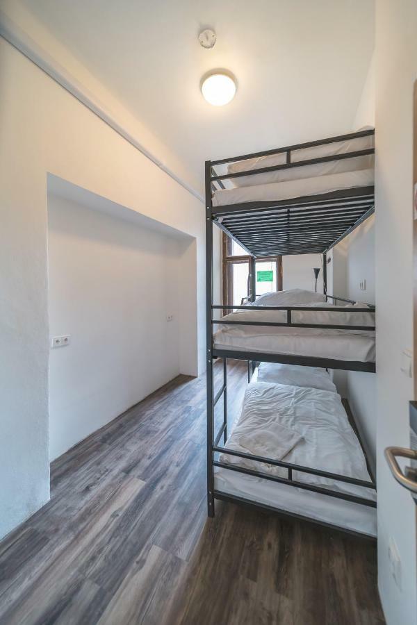 Hostel Orange Prag Exteriör bild