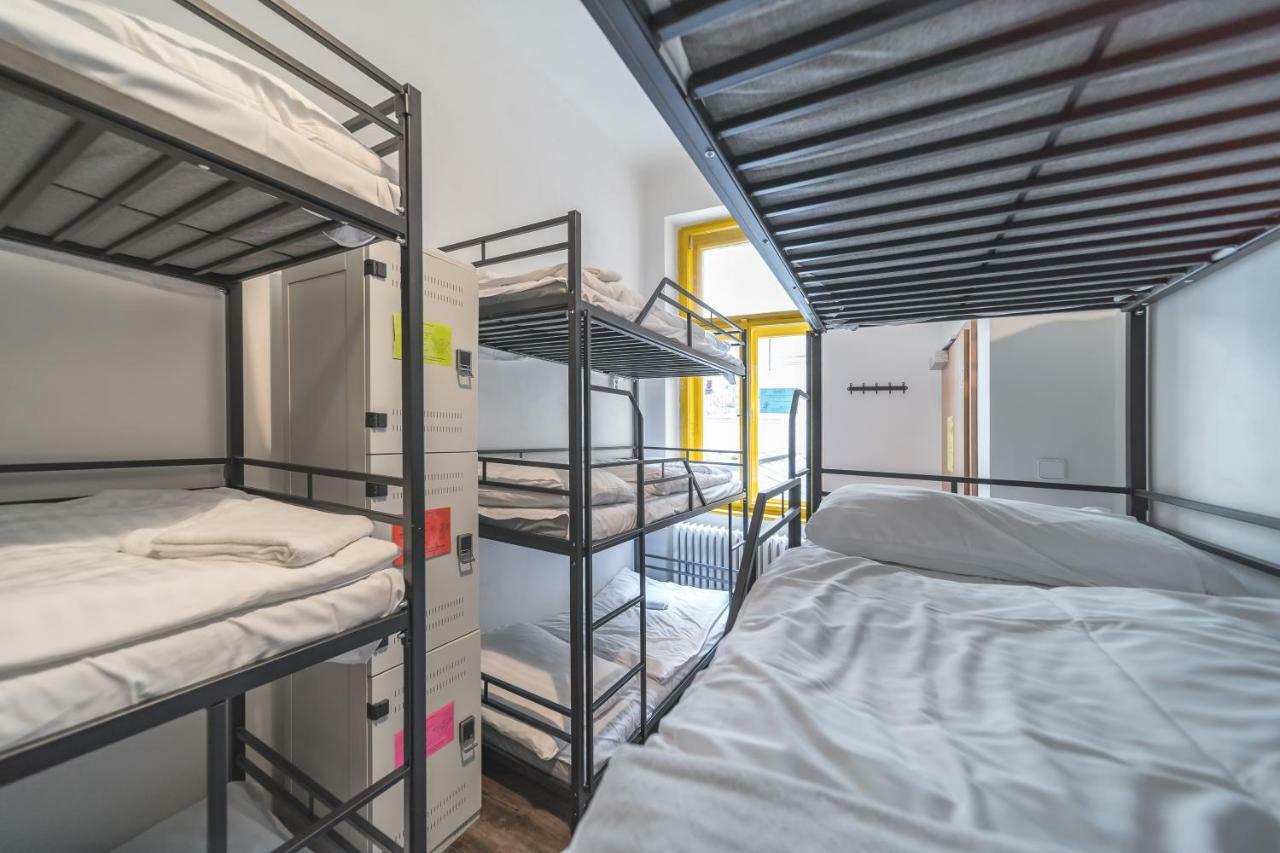 Hostel Orange Prag Exteriör bild